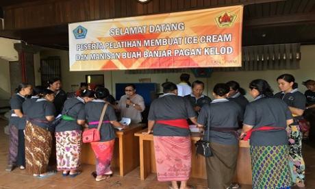 Pelatihan Es Cream dan Manisan Buah