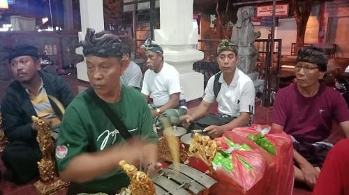 Penyerahan bantuan ke sekaa Angklung Br Kelandis 16 Oktober 2018