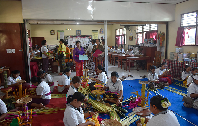 Porsenides Bagian Seni Mejejahitan