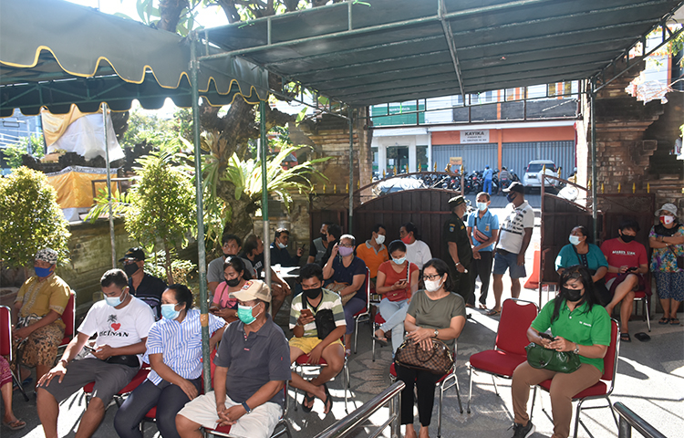 VAKSINASI MASSAL DESA SUMERTA KAUH